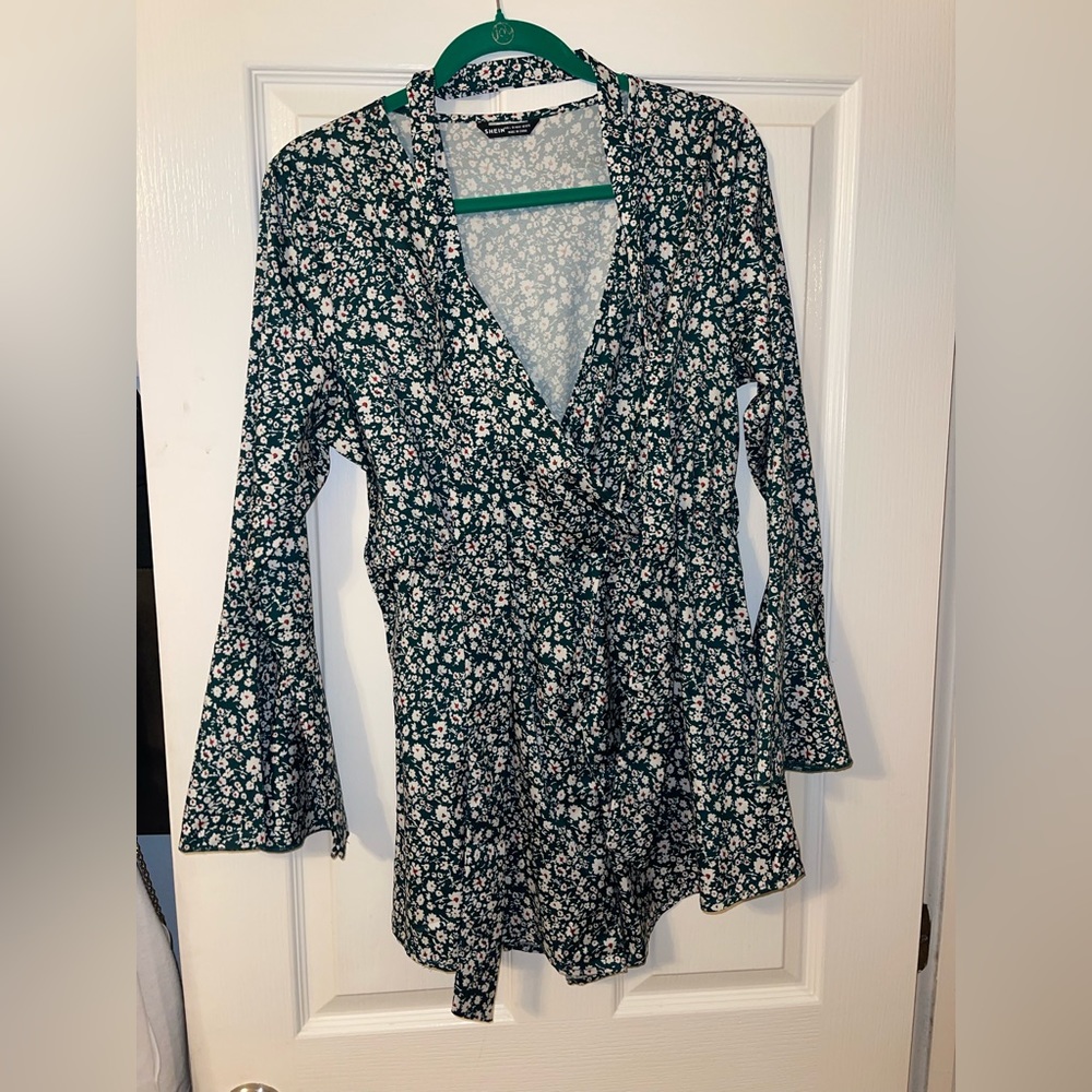 Women’s green floral romper with belt from Shein! Size Large! Great condition!
